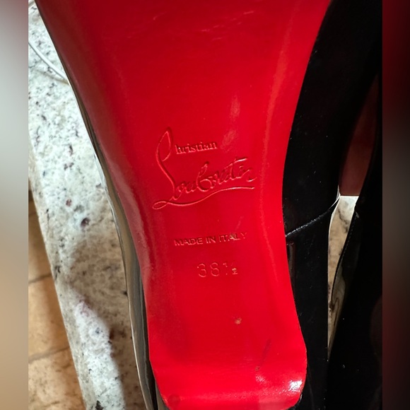 Authentic Christian Louboutin Very Prive 38.5 Black patent peep toe pump. 5”heel - Picture 3 of 11